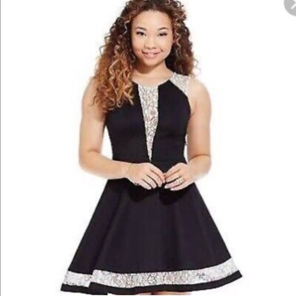Marilyn Monroe Formal Sleeveless Cocktail Black & White Dress w/ Floral Detail